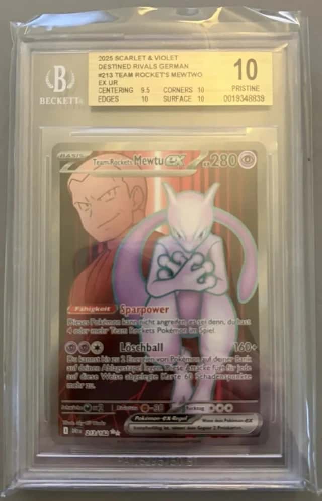 Team Rocket's Mewtwo ex UR