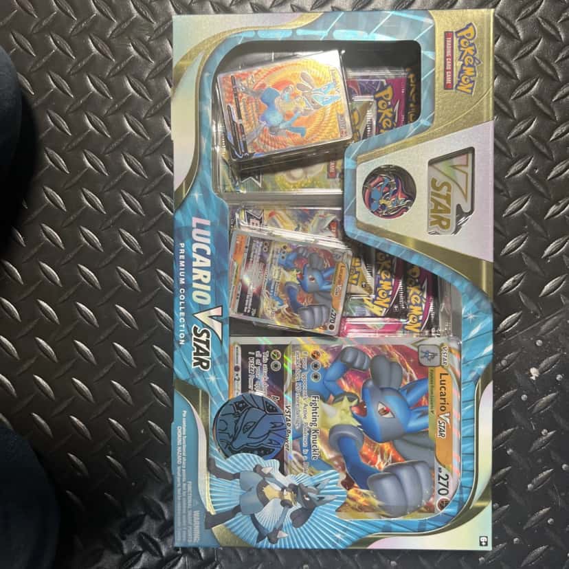 Lucario Vstar Premium Collection