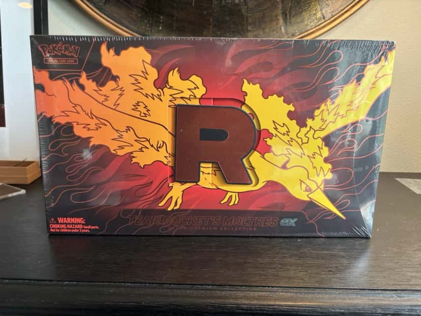 Team Rocket S Moltres Ex Ultra Premium Collection [gamestop]