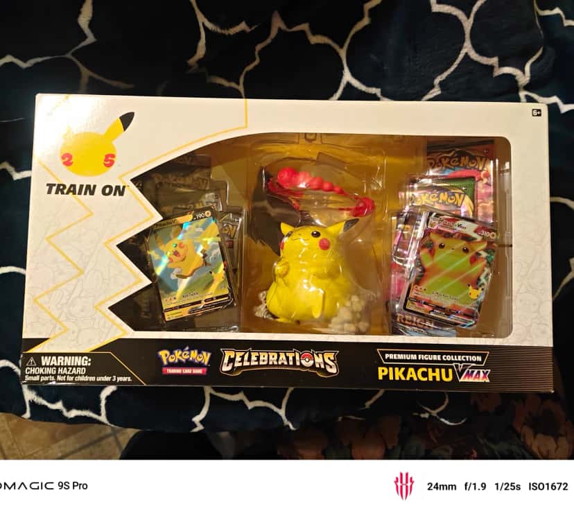 Premium Figure Collection Pikachu Vmax