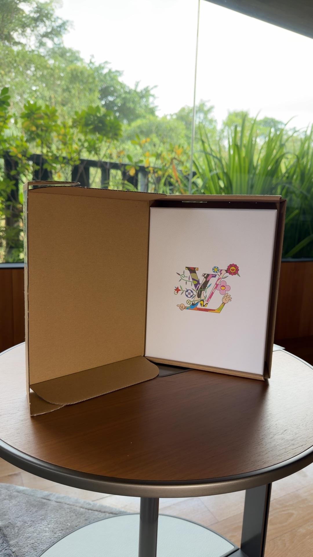 Louis Vuitton x Takashi Murakami Trading Card Set