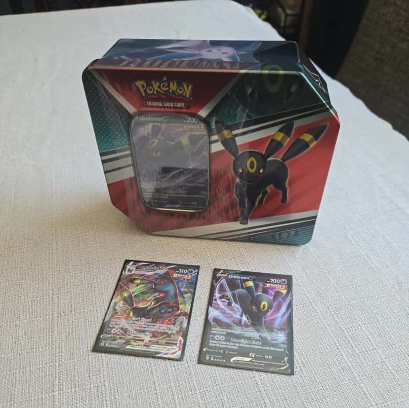 Umbreon V Single Strike Tin