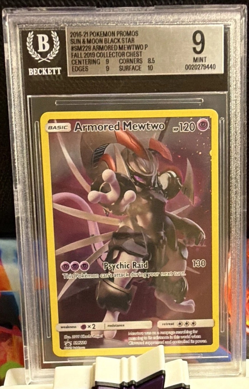 Armored Mewtwo P/(Fall 2019 Collector Chest)